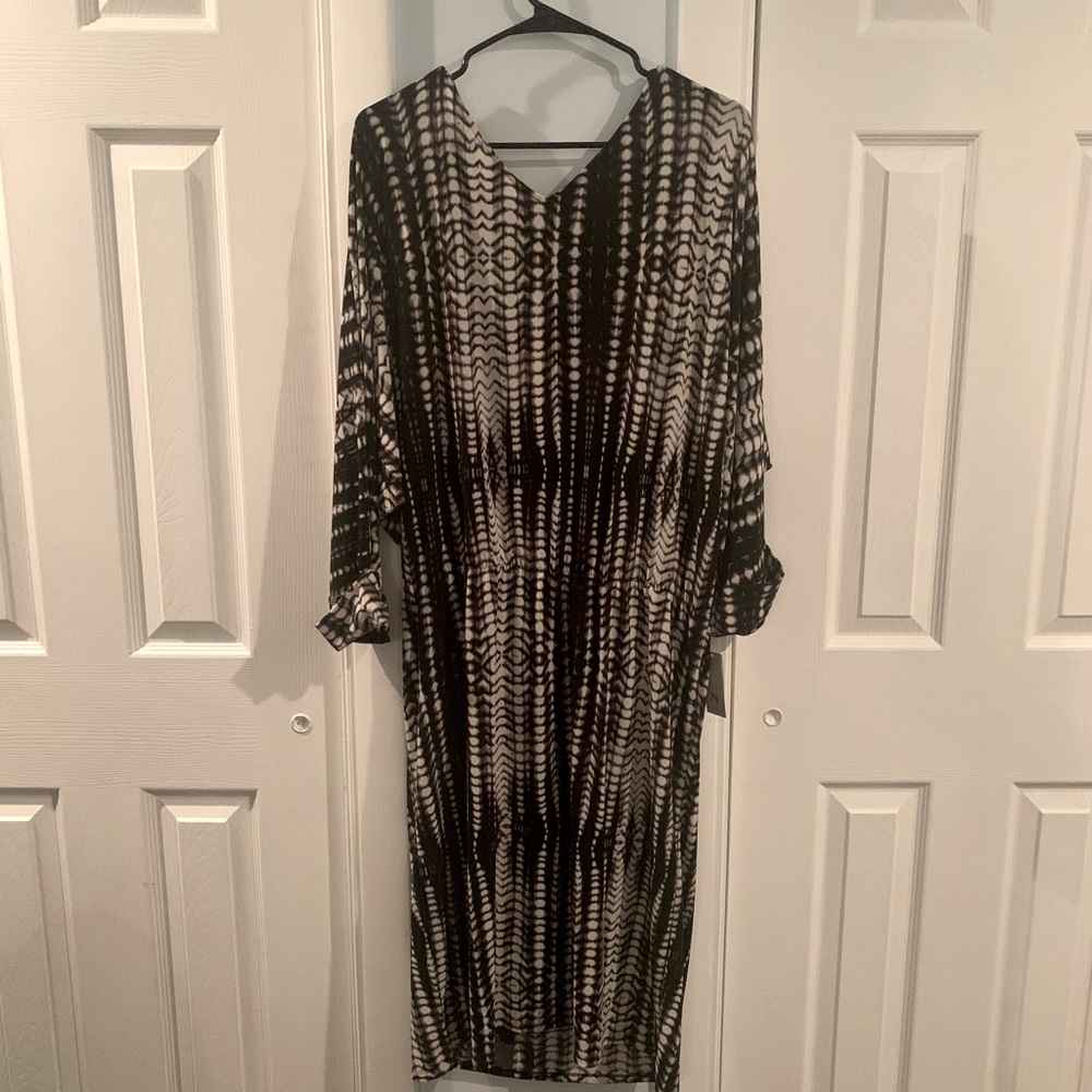 NWT Natori long sleeve black and white dress